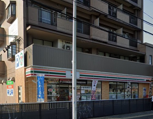 コンビニ　セブンイレブン（コンビニ）まで675m