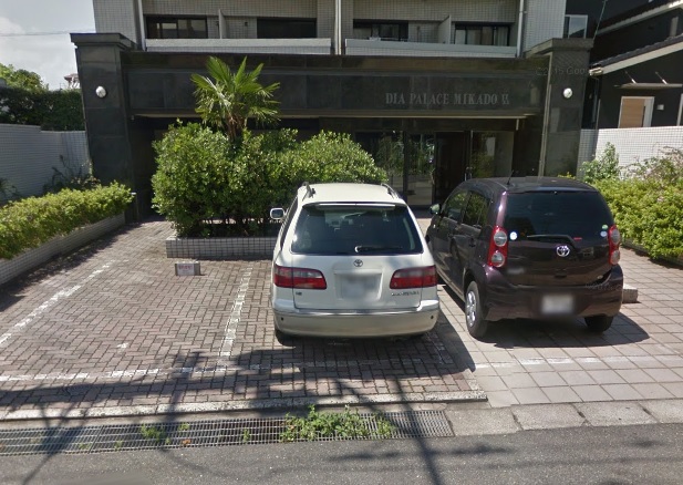 駐車場　ロビー