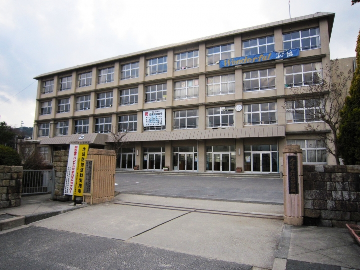 中学校　大津市立打出中学校（中学校）まで1038m
