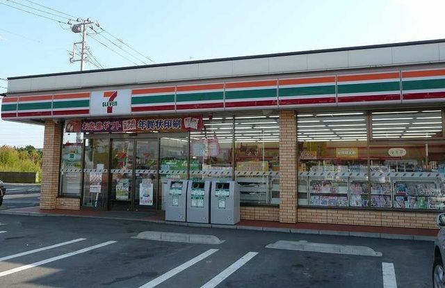 コンビニ　セブンイレブン（コンビニ）まで400m