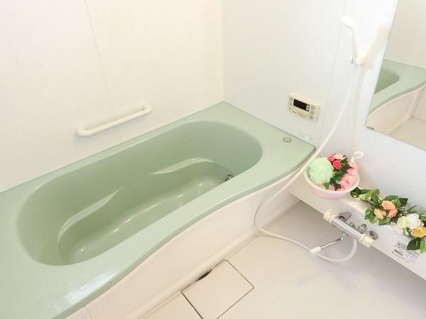 バス・シャワールーム　浴室乾燥機、追焚機能付の広々バスルーム！