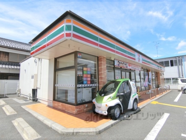 コンビニ　セブンイレブン能登川垣見店（コンビニ）まで550m