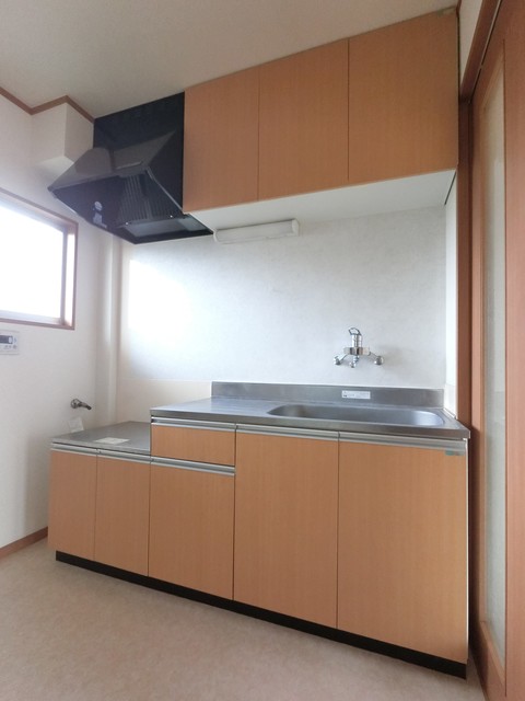 キッチン　上下収納豊富・調理スペースあり！使い勝手の良いキッチンです♪