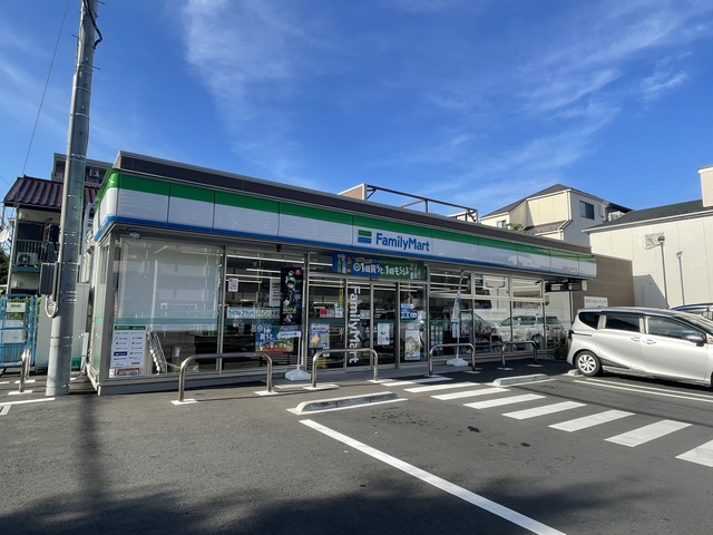 コンビニ　ファミリーマート三鷹消防大学通り店（コンビニ）まで241m