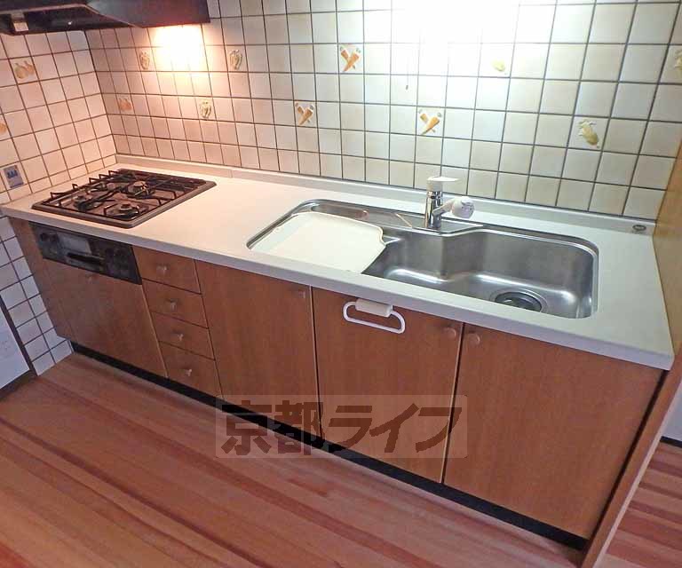 キッチン　ワイドサイズのシステムキッチンです。