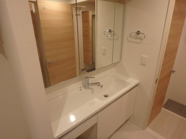 洗面設備　スペースが確保できる洗面所です