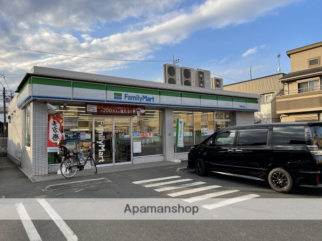 コンビニ　ファミリーマート（コンビニ）まで673m