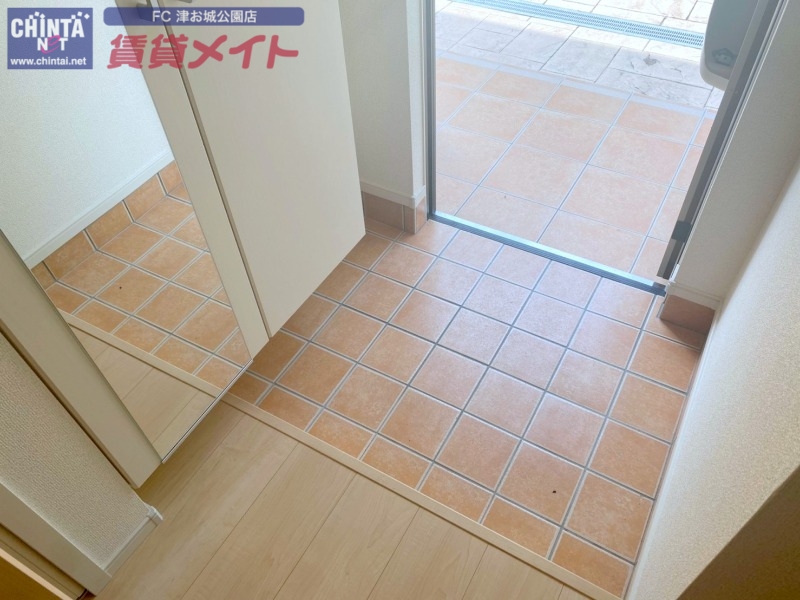 玄関　反転タイプ参考写真