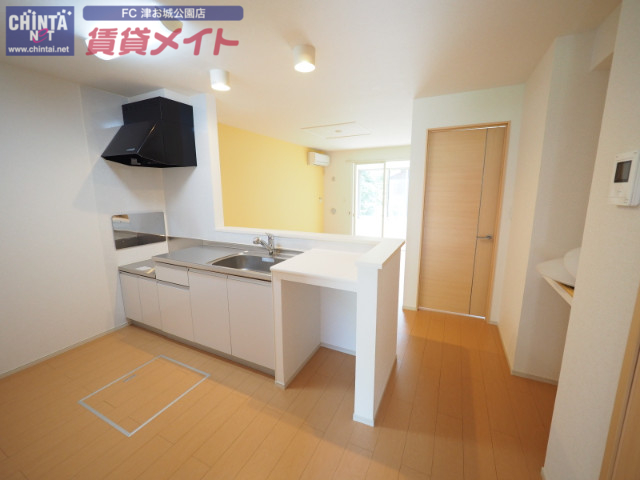 キッチン　反転タイプ参考写真