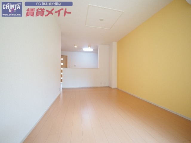 居室・リビング　反転タイプ参考写真