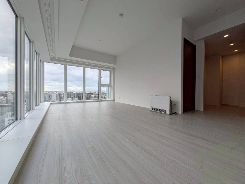 居室・リビング　日当たりが良くて心地よく過ごせそうなお部屋です。