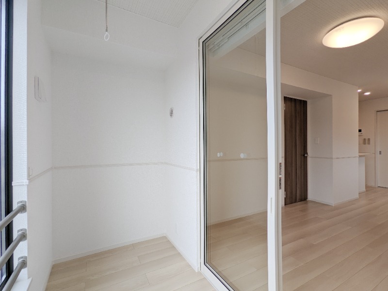 バルコニー　図面と現状に相違がある場合には現状を優先