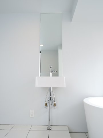 洗面設備　独立洗面台あり、毎朝おしゃれに忙しい女性の方におすすめです