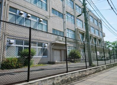 小学校　高槻市立松原小学校（小学校）まで426m