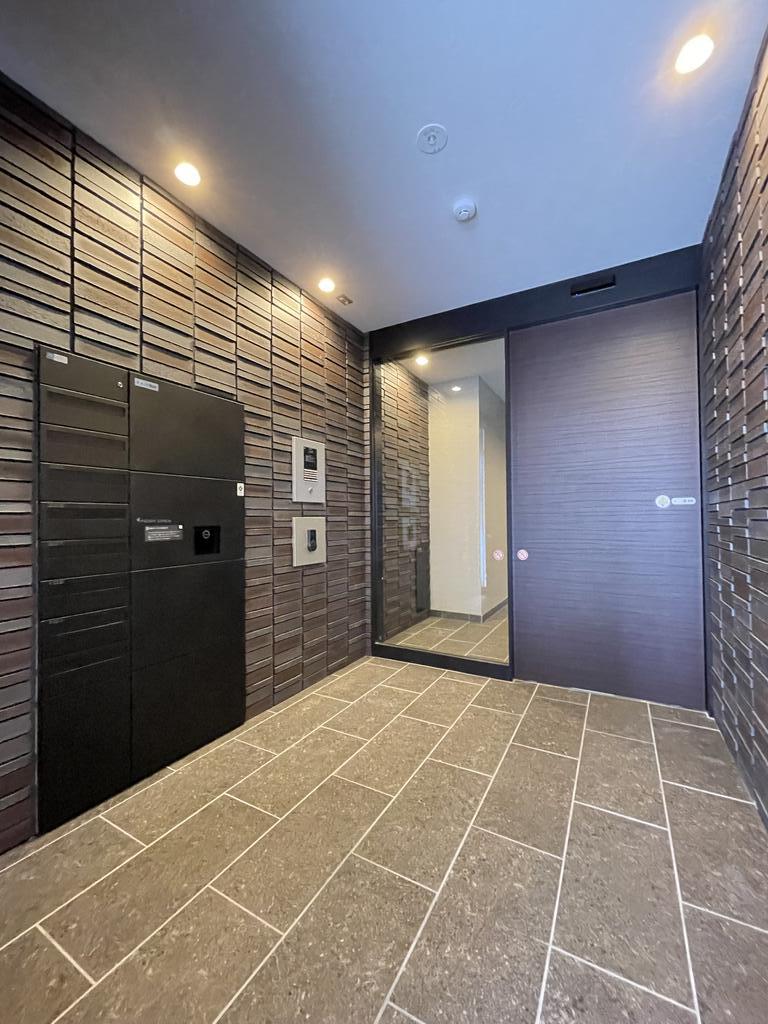 エントランス　クラシックBGMの流れるエントランス