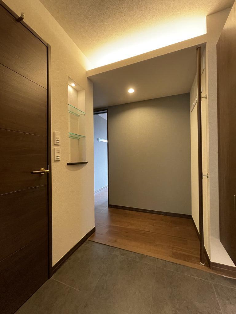 玄関　ベビーカーもおけるほどの広々空間