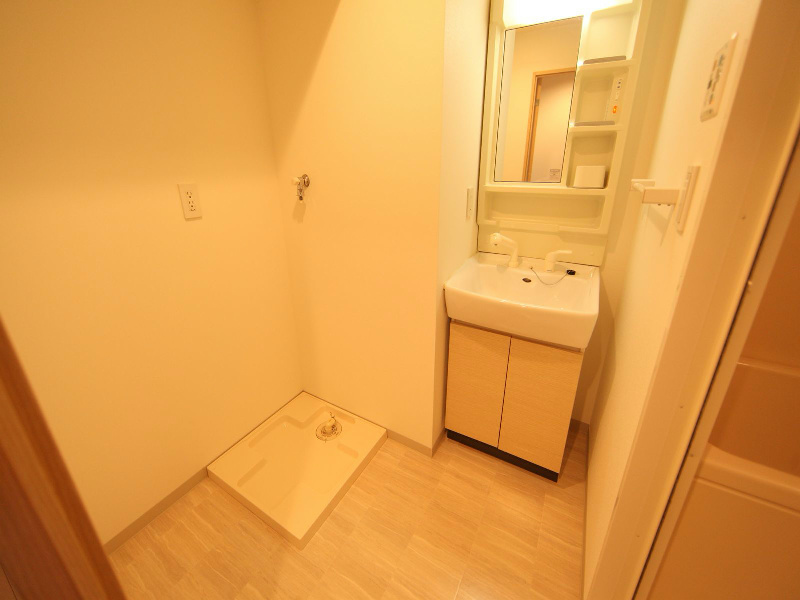 洗面設備　脱衣所　独立洗面台（シャンプードレッサー）洗濯機用意できます