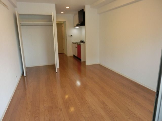 居室・リビング　日当たり良好　エアコン完備