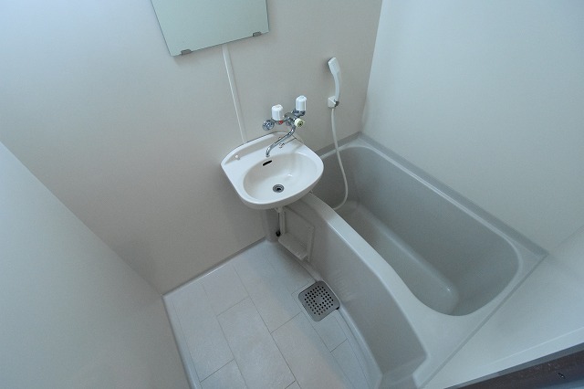 バス・シャワールーム　バストイレ別でオススメです！