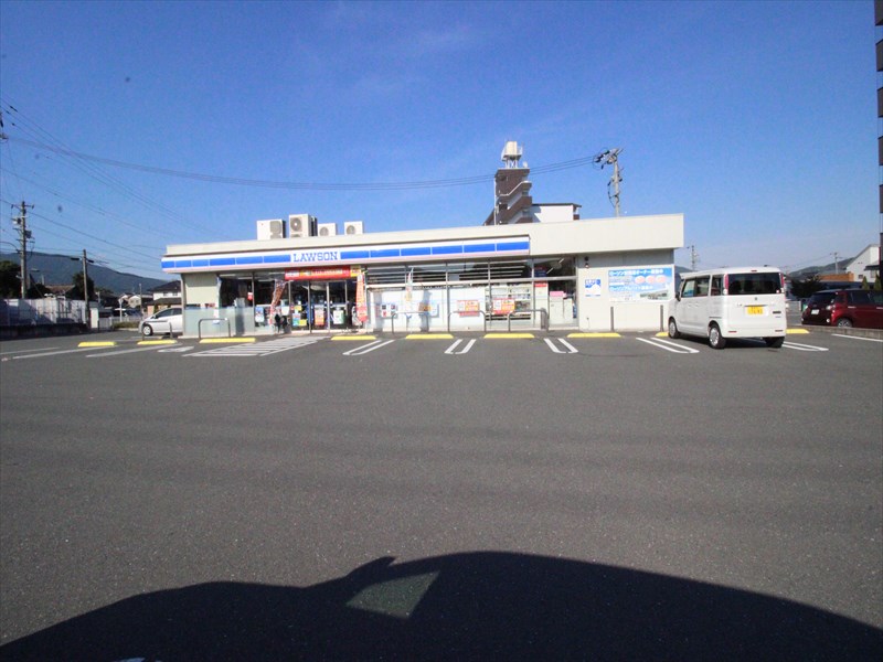 コンビニ　ローソン 新城的場店（コンビニ）まで513m