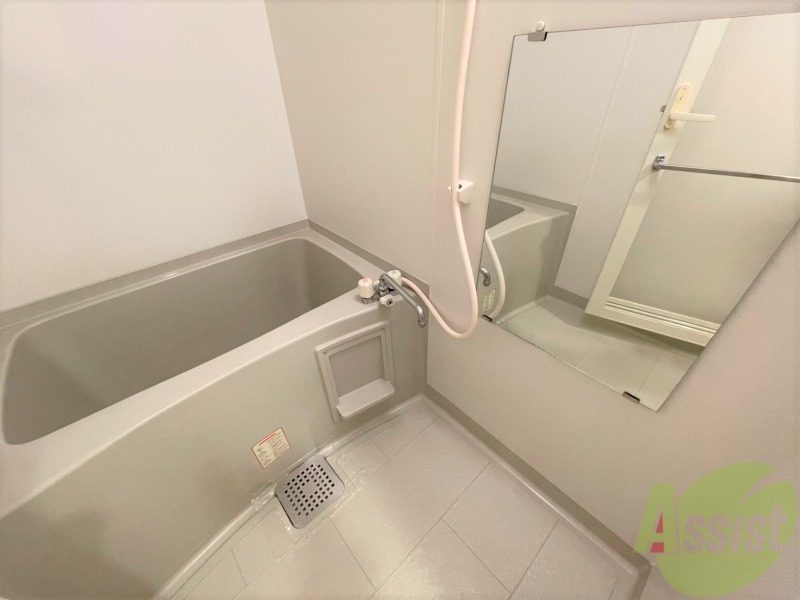 バス・シャワールーム　バス・トイレ別なので、ゆったりくつろげますよ～