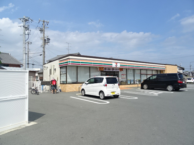 コンビニ　セブンイレブン（コンビニ）まで614m