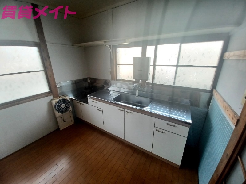 キッチン　別部屋同型写真