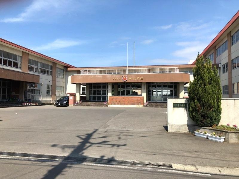小学校　弘前市立東小学校（小学校）まで350m