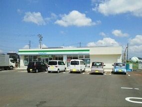 コンビニ　ファミリーマート（コンビニ）まで670m