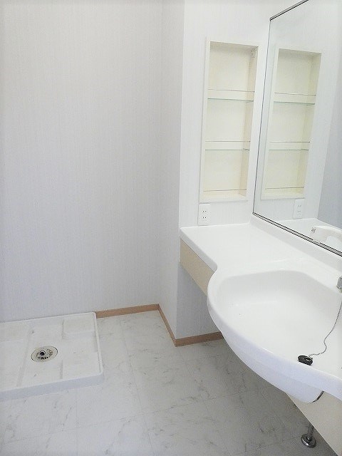 洗面設備　写真は105号室です（参考）