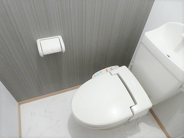 トイレ　写真は105号室です（参考）