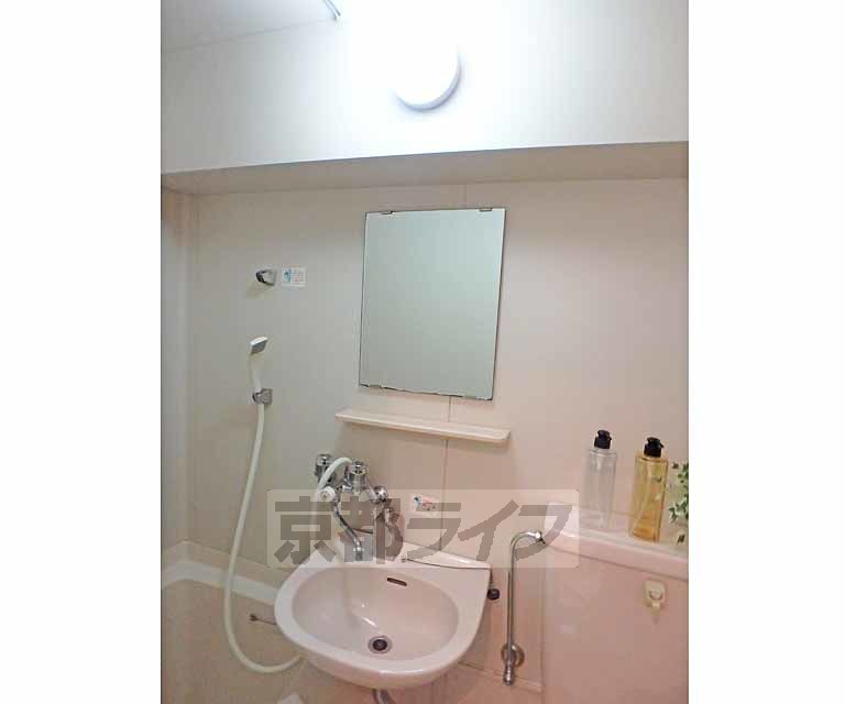 洗面設備　丸い形がカワ（・・・）イイ！洗面台です。