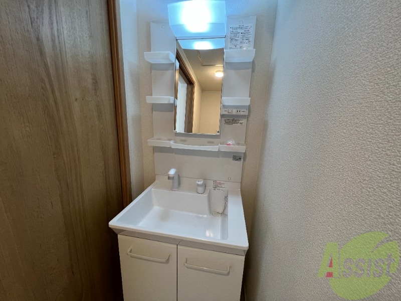 洗面設備　洗面台は独立しています。こちらでも身支度できますよ。