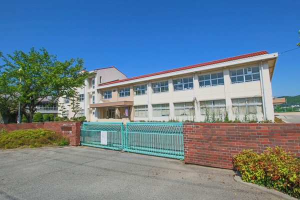 小学校　瀬戸内市立行幸小学校（小学校）まで1317m