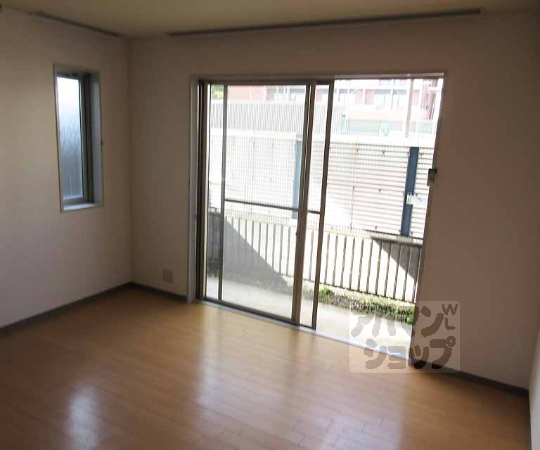 居室・リビング　収納棚付きのお部屋です