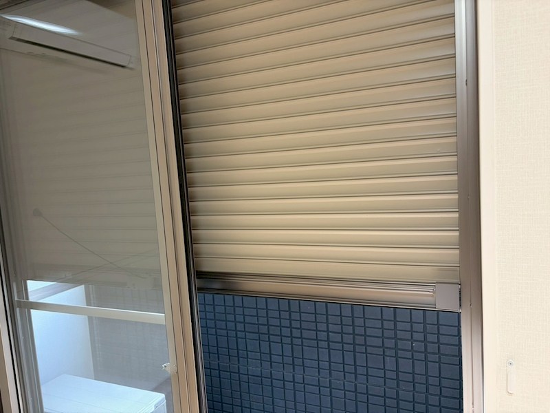 バルコニー　シャッター付き