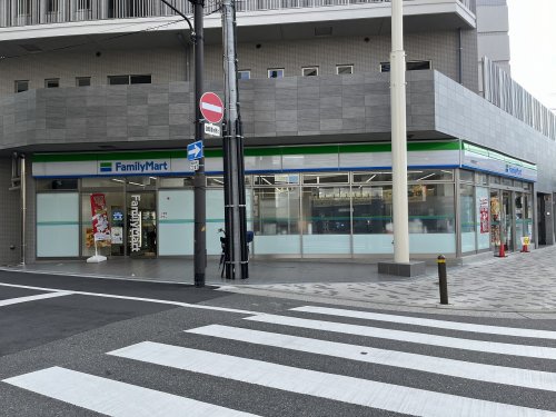 コンビニ　ファミリーマート 岸里駅西店（コンビニ）まで420m