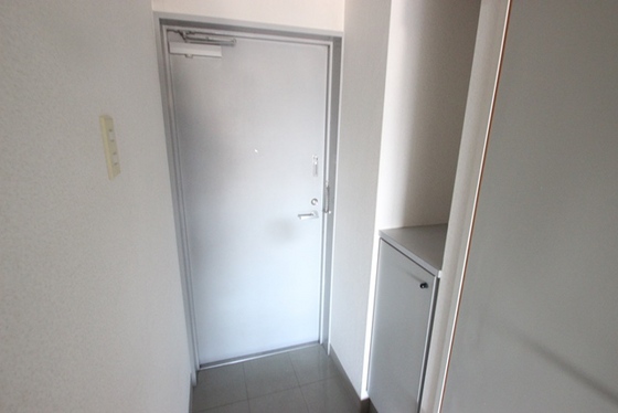 玄関　※別号室の写真です