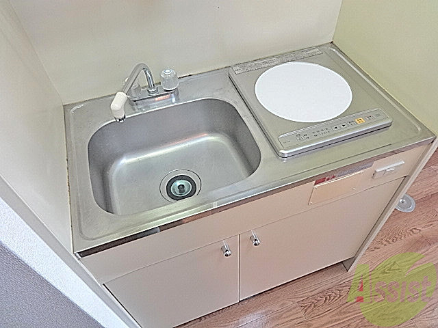 キッチン　１口電気コンロですよ。しっかり自炊してくださいね♪