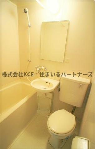 トイレ　落ち着いた色調のトイレです