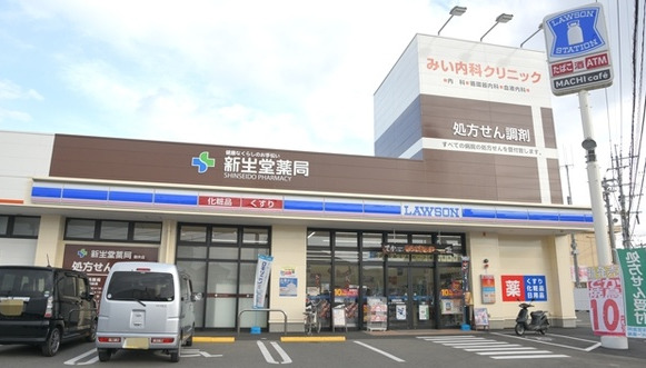 ドラックストア　ドラッグ新生堂 ローソン御井店（ドラッグストア）まで605m