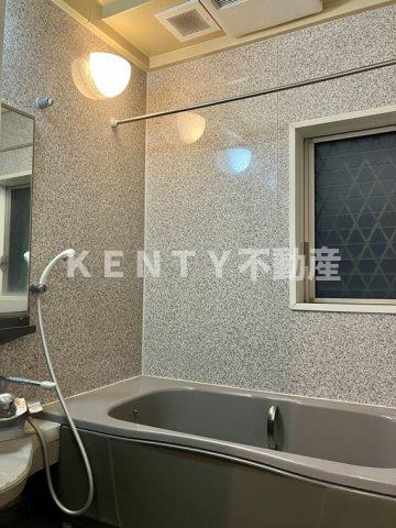 バス・シャワールーム　コンパクトで使いやすいお風呂です