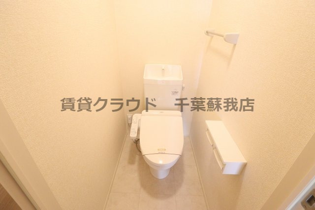 トイレ　温水洗浄便座付きです！