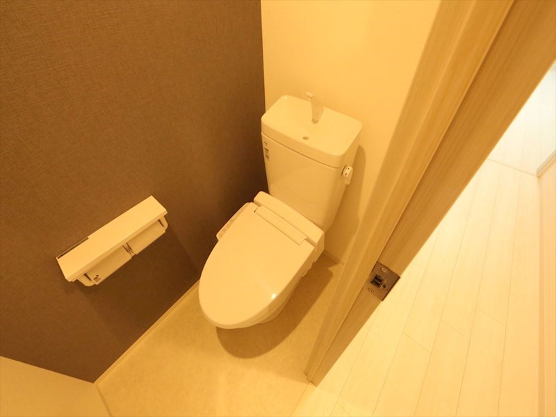 トイレ　温水洗浄暖房便座付トイレ