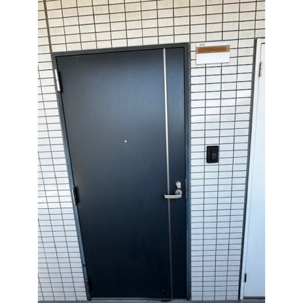 玄関　【ショッピングセンター】アピタ小牧店まで1304m