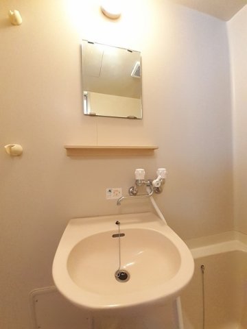 洗面設備　コンパクトで使いやすい洗面所