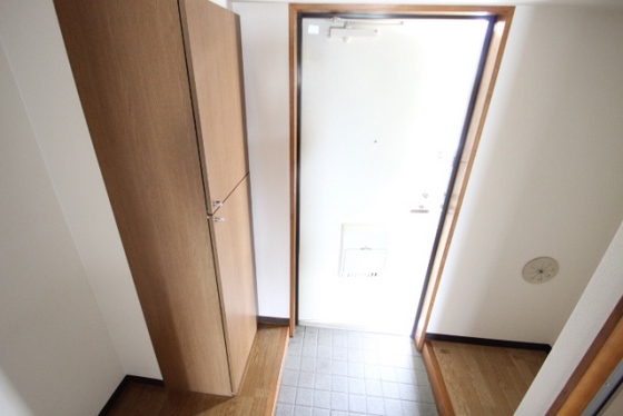 玄関　※別号室の写真です