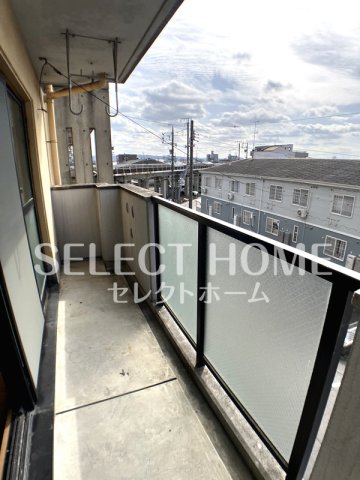 バルコニー　暖かな日差しのふりそそぐバルコニー