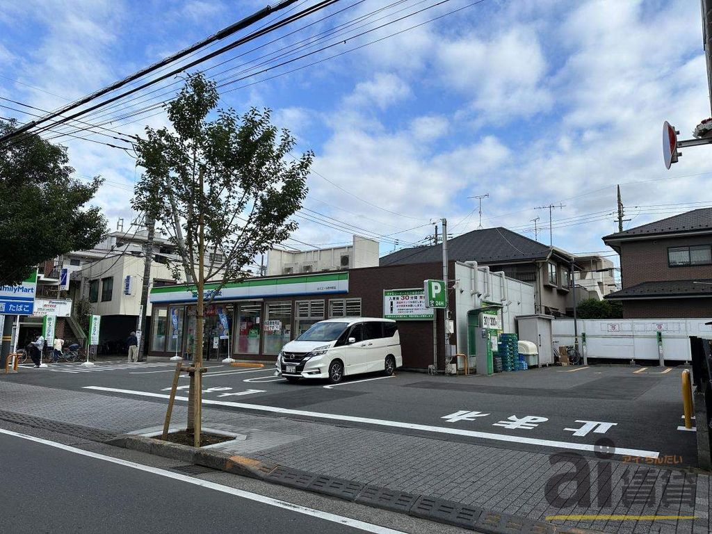 コンビニ　ファミリーマートルミエール府中前店（コンビニ）まで570m
