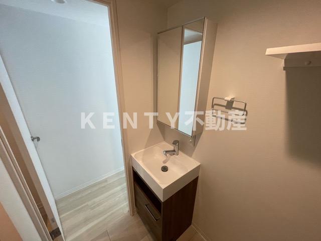 洗面設備　使いやすい独立洗面台です